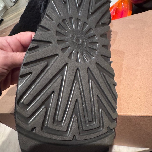 UGG Black Fuzzy Footwear - Picture 4 of 13